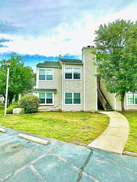 93 Driftwood Ct #136, Absecon, NJ 08205