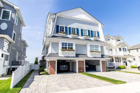 560 24th St #EAST, Avalon, NJ 08202