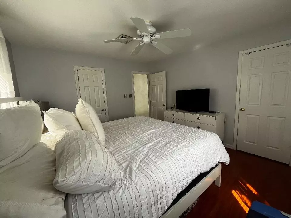 Bedroom - 7908 Landis Ave, Sea Isle City, NJ 08243 photo 3 of 3