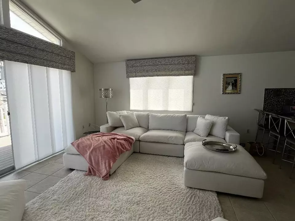 Living - 7908 Landis Ave, Sea Isle City, NJ 08243 photo 3 of 4