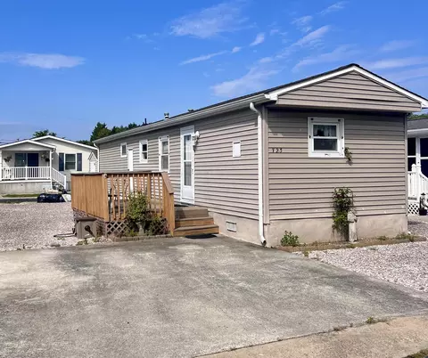 723 Lily Pond Dr, Erma, NJ 08204