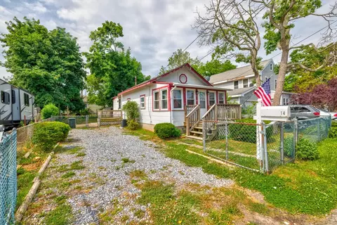 14 E Hudson Ave, Villas, NJ 08251