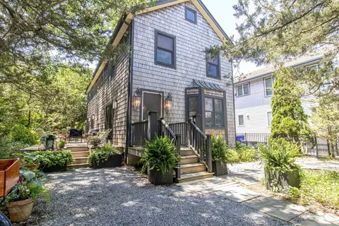 218 72nd St, Avalon, NJ 08202