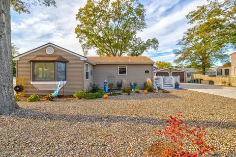 12 Pinewood Ave, Villas, NJ 08251