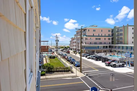 415 E Stockton Rd #203, Wildwood Crest, NJ 08260