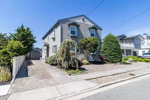 26 W 17th St, Avalon, NJ 08202