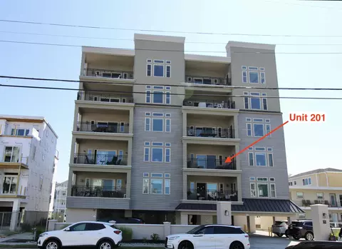 408 E Farragut Rd #201, Wildwood Crest, NJ 08260