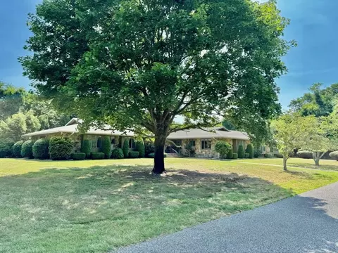 15 Rossi Dr, Erma, NJ 08204