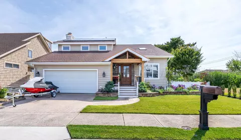 421 N Gladstone Ave, Margate City, NJ 08402