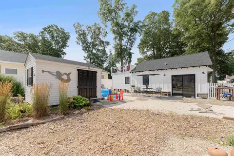 18 Rose Ln, Villas, NJ 08251