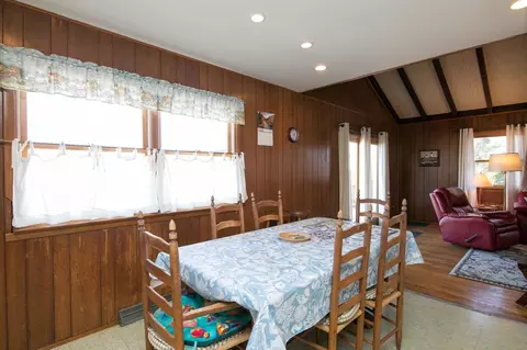 Dining - 238 68th St, Avalon, NJ 08202 photo 1 of 3
