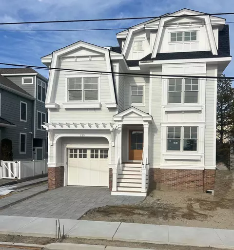 225 7th St, Avalon, NJ 08202