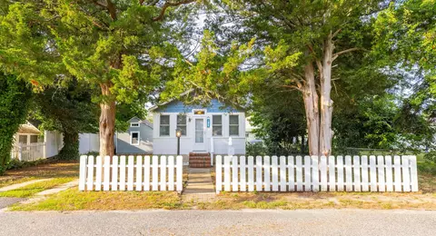 207 W Delaware Pkwy, Villas, NJ 08251