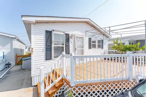 29 Hildreth Ave, Wildwood, NJ 08260
