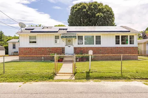 104 W New Jersey Ave, Villas, NJ 08251