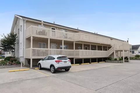 102 E Primrose Rd #B, Wildwood Crest, NJ 08260