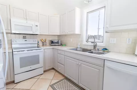 Kitchen - 286 44th St, Avalon, NJ 08202 photo 2 of 2
