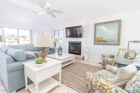 Living - 286 44th St, Avalon, NJ 08202 photo 4 of 6