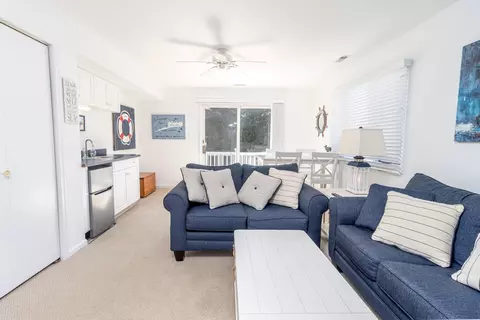 Living - 286 44th St, Avalon, NJ 08202 photo 2 of 6