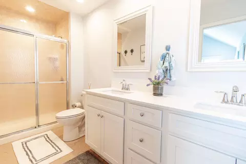 Bath - 286 44th St, Avalon, NJ 08202 photo 4 of 4