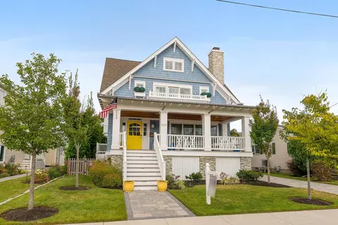 223 37th St, Avalon, NJ 08202