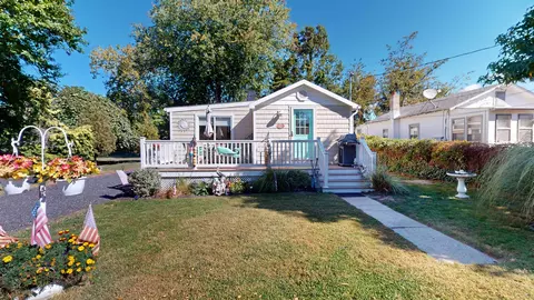 301 E Tampa Ave, Villas, NJ 08251