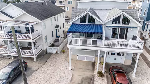 244 32nd St #E, Avalon, NJ 08202