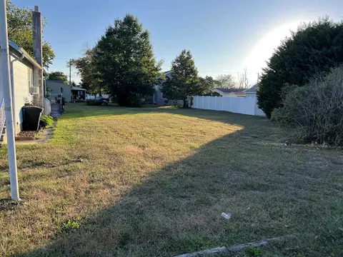 228 E Florida Ave, Villas, NJ 08251