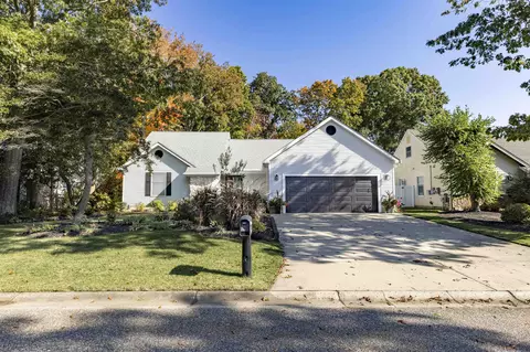 18 Thistle Ln, North Cape May, NJ 08204