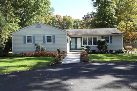 617 Shunpike Rd, Erma, NJ 08204