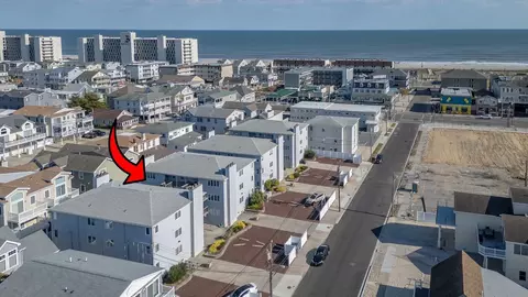123 40th St # 2D, Sea Isle City, NJ 08243