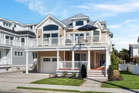 55 W 29th St, Avalon, NJ 08202