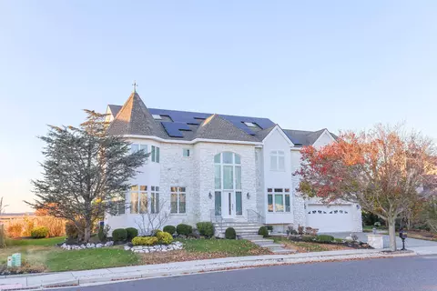 9002 Bayview Dr, Wildwood Crest, NJ 08260