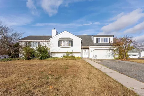 7 Meadow Creek Dr, Dennis, NJ 08210