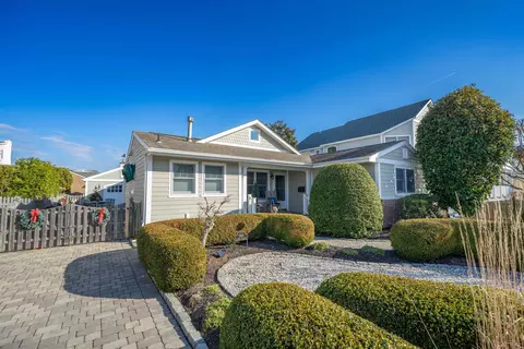 273 60th St, Avalon, NJ 08202