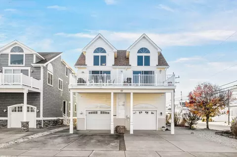 42 72nd St #EAST, Sea Isle City, NJ 08243