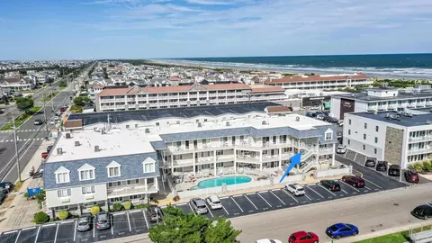 177 80th St #210, Avalon, NJ 08202
