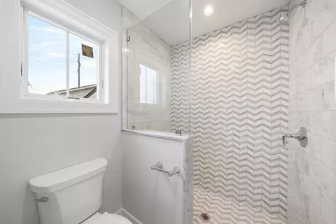 Bath - 285 58th St, Avalon, NJ 08202 photo 4 of 9