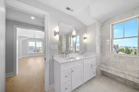 Bath - 285 58th St, Avalon, NJ 08202 photo 2 of 9