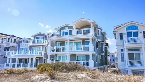 7605 Pleasure Ave, Sea Isle City, NJ 08243