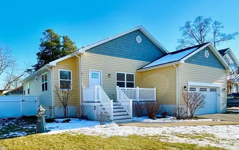 10 N 7th St, Del Haven, NJ 08251