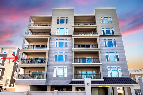 408 E Farragut Rd #202, Wildwood Crest, NJ 08260