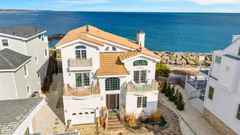 283 6th St, Avalon, NJ 08202