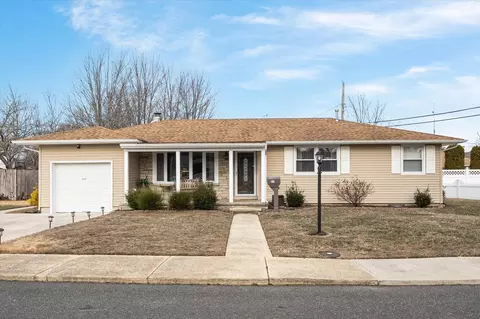 601 Hollywood Dr, Northfield, NJ 08225