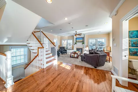 Entry Way - 18 Vincent Rd, Strathmere, NJ 08248 photo 2 of 3