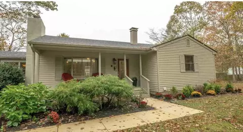 35 Acorn Ln, Cape May Court House, NJ 08210