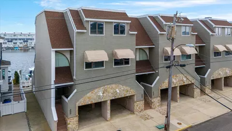 318 83rd St #9, Stone Harbor, NJ 08247