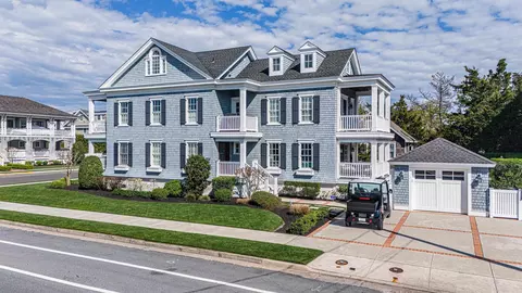 12 E 17th St, Avalon, NJ 08202