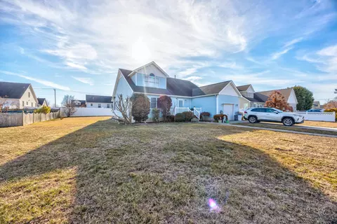 3 Victory Dr, Rio Grande, NJ 08242