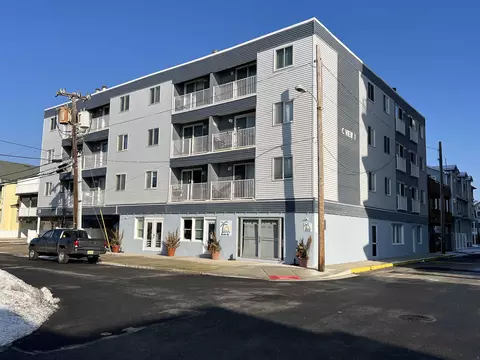 23 38th St #201, Sea Isle City, NJ 08243